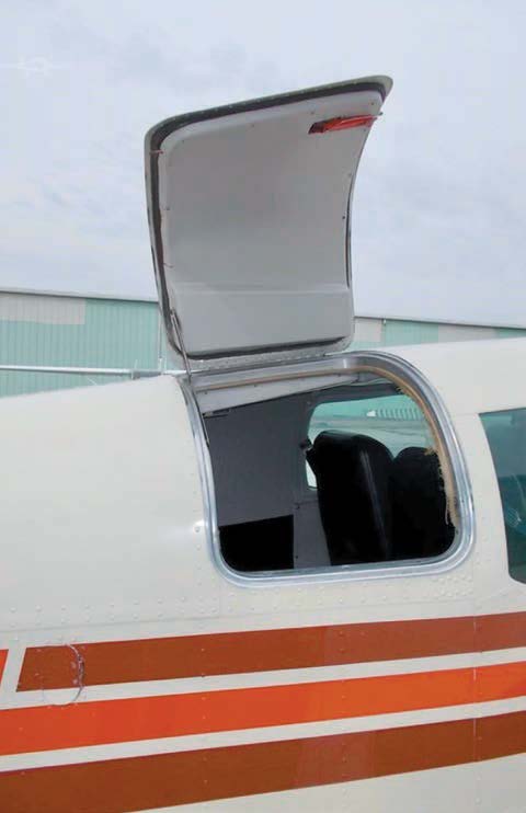 The baggage compartment offers a capacity of 120 pounds. [Credit: The Aviation Consumer]